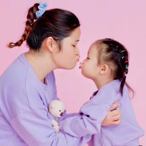 #一崽三岁写真集篇和妈妈合个影，留下这美好的瞬间，妈妈愿旋冰崽是个懂事听话，做个阳光快乐的好宝宝👧