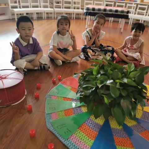 明德班七月宝贝生日会。祝稳稳、沐阳、奕博、雨洛宝贝生日快乐！