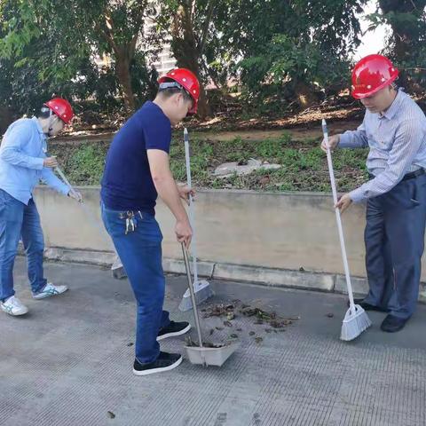 海南粮油批发市场有限公司积极开展卫生大扫除主题党日活动