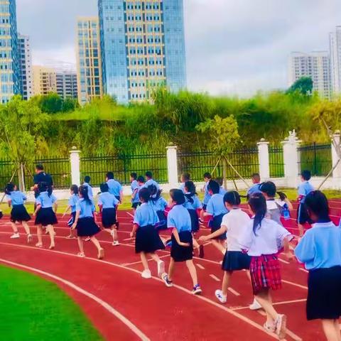 爱❤️让成长看得见——防城港市豪丫小学一5班入学第四周成长足迹👣