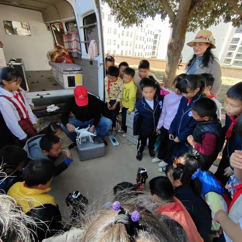 楚雄市东瓜镇中心小学科普大篷车进校园