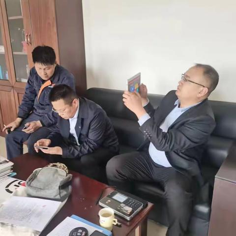 府谷县支行4月27日惠农外拓简报