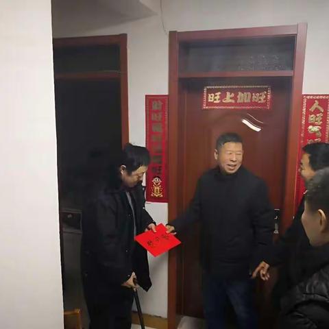 胥嘉印政委、王海泉副局长带队走访慰问生活困难党员和困难职工