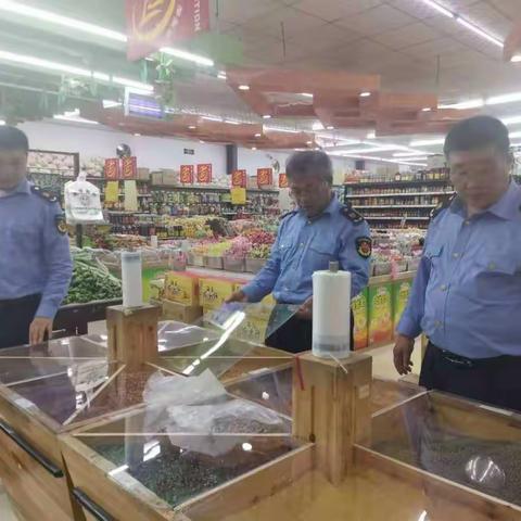 太平市场监管所开展节日重点行业食品安全大检查