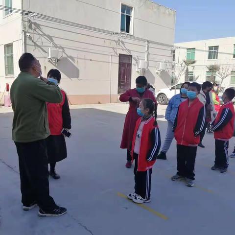 接种新冠疫苗 共筑抗疫城墙