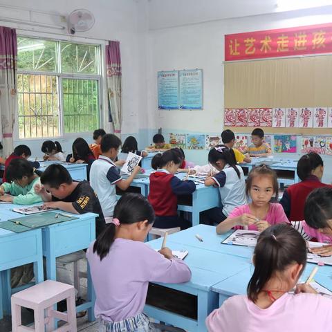 劳动启智慧心 弘扬剪纸艺术—— 廻龙镇中心小学“非遗剪纸迎端午”主题活动