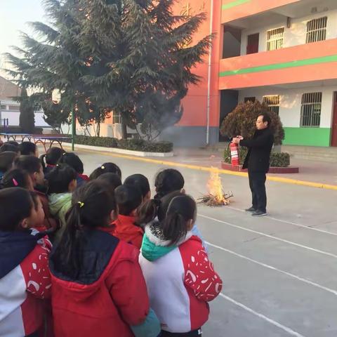 举行消防疏散演练 提高师生自救能力 ____城关雷家洼小学