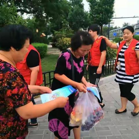 碑林区河长办组织志愿者巡河活动