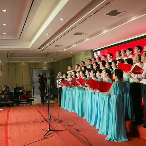 春相聚喜相逢 四十七载重聚首