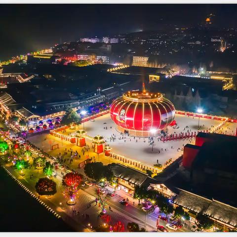 世界最大红灯笼剧场今 晚在阆中古城首演开场