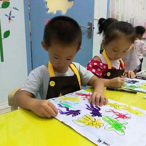 《池塘里的小金鱼》