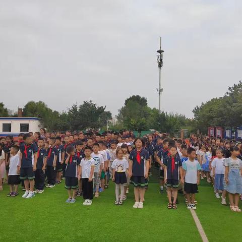 梦想扬帆 风好起航                            一一 长青小学一年级新生入学第一天