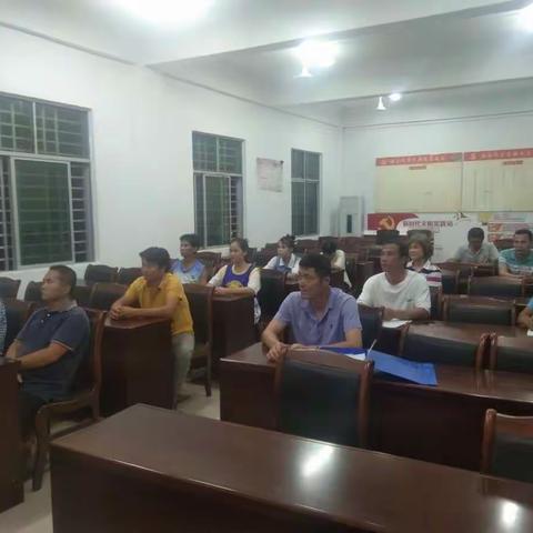 祖合村党支部组织收看笫38期乡村振兴电视夜校