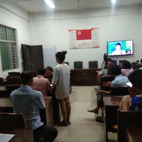 祖合村党支部组织党员收看第10期电视夜校