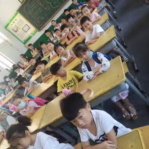 新学期，新征程，开学第一天记录二中附小一年级2班