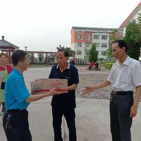 浓情端午   粽叶飘香   张庄村为敬老院和贫困户送去党和政府的关怀！