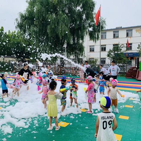 清凉一夏，先锋幼儿园戏水活动