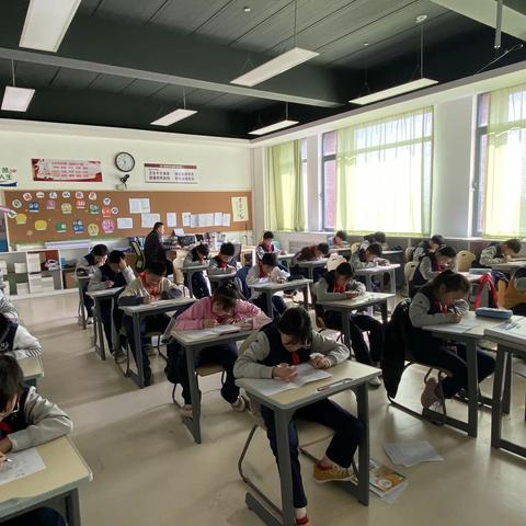 在学生面前我们应该做什么