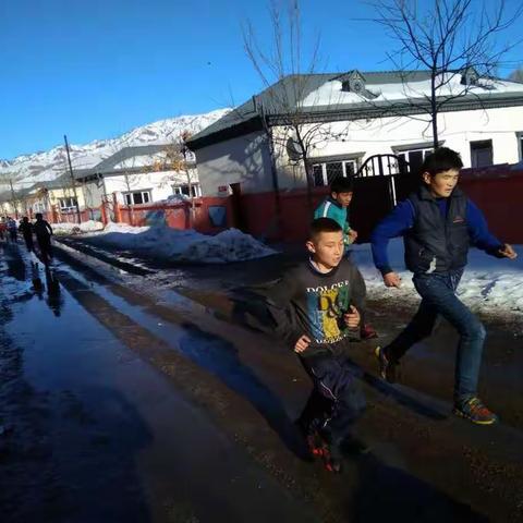 套苏布台小学"我与健康同行"冬季长跑活动，