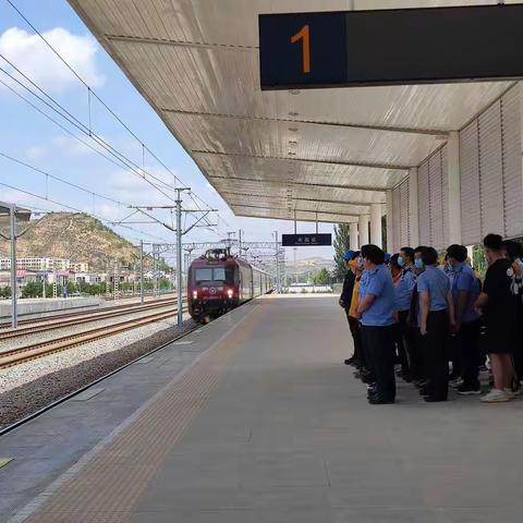 “喜迎二十大，建功新时代”2022年铁路局集团有限公司慰问演出走进米脂