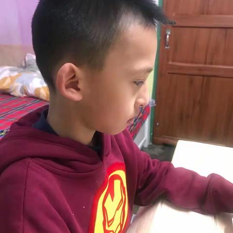 我是数学阅读推广小达人，海口市第二十七小学四（2)班谭富予