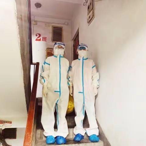 隔离不隔爱    积极做好居家隔离上门采样工作