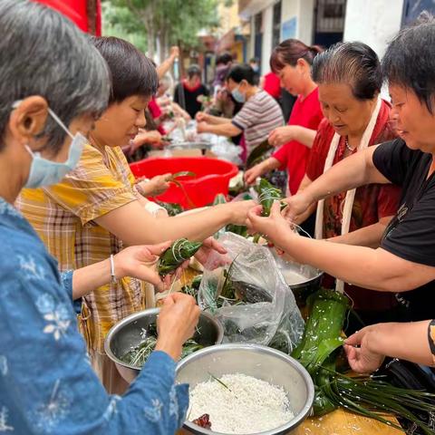 【人民路街道】振兴社区开展“粽叶飘香端午节  幸福和谐邻里情”端午节包粽子活动