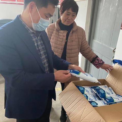 区机关事务服务中心春节走访慰问