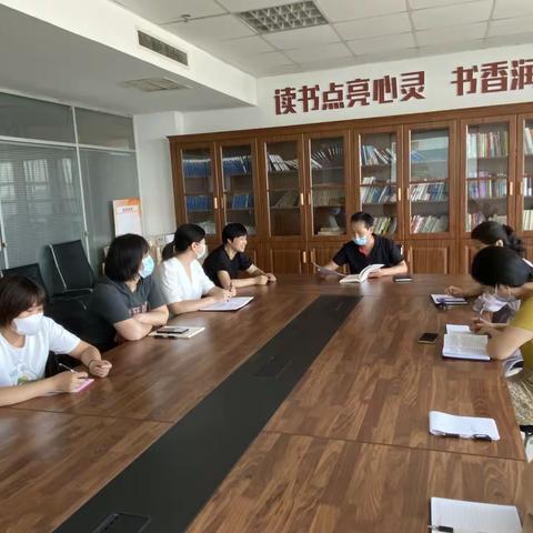 魏都区文广旅局开展“能力作风建设年” 读书会分组讨论活动
