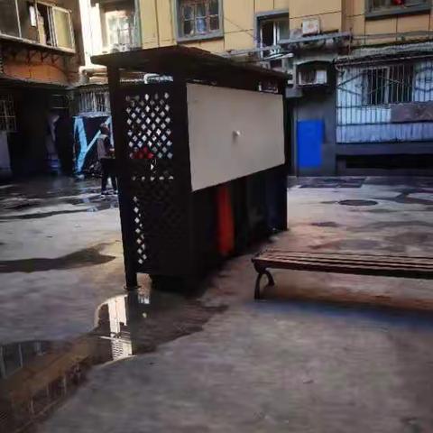 广场社区开展节前大扫除