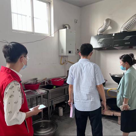 开展燃气安全检查   筑牢养老安全防线