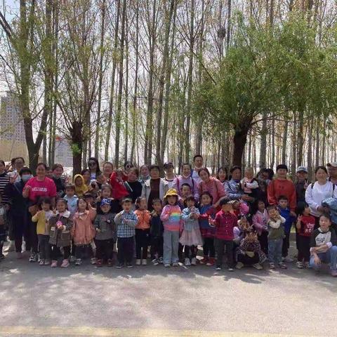 青岛西海岸新区盈泰幼儿园——“相约春天，绽放亲情”草莓采摘活动