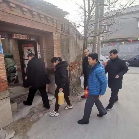 心系贫困 共襄善举 践行初心