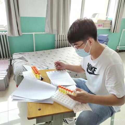 【创文明城·建文明校】核酸检测进校园 开学复学更安全——经开区张家坊小学师生核酸检测工作有序开展