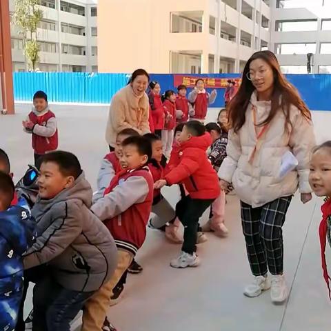 房县行知实验学校一二年级组十二月第一个大周纪实
