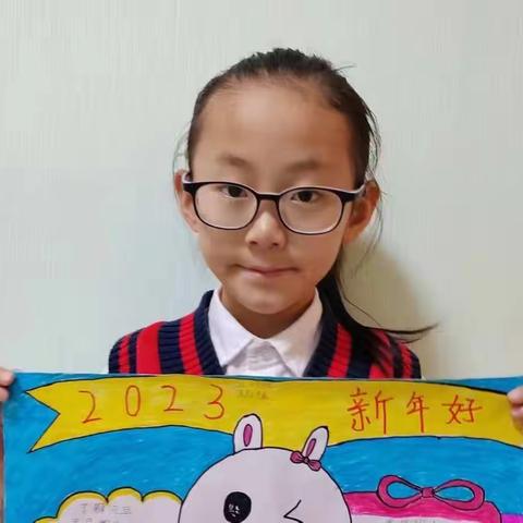展个人风采 绘美好明天——东关小学“庆元旦 迎新年”手工、绘画、手抄报、书法展示活动