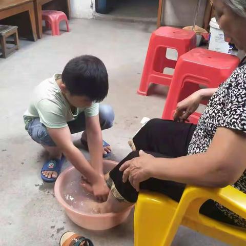 2019年白沙镇白沙小学“重阳节”感恩活动