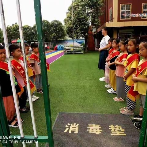 北京鹏搏东方宝贝幼儿园苗三班        《用心灌溉，为爱同行》                       学期末家长会