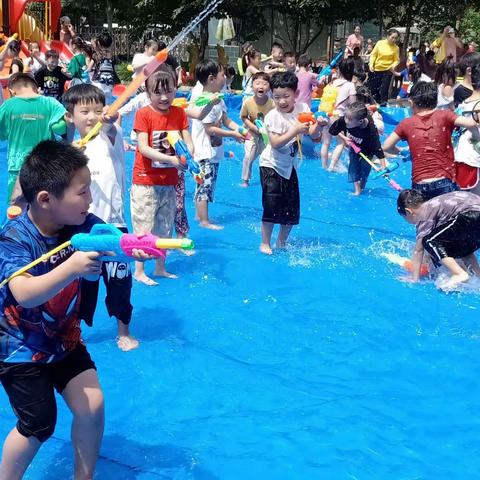 快乐幼儿园锦秋园——“泡沫之夏，水上活动”狂欢邀请函