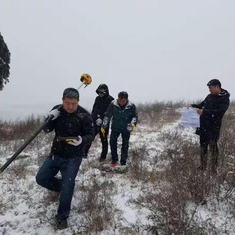 冒严寒、顶酷暑！从荒山到良田，日复日、年复年，我们一直在路上，从未停歇－－－地产开发中心！