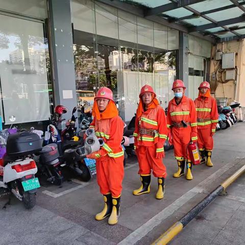 10月4日三亚解放四路旺毫超市进行消防安全检查以及宣传消防知识