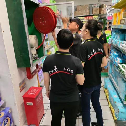 10月3日三亚解放四路旺毫超市进行消防安全检查以及宣传消防知识