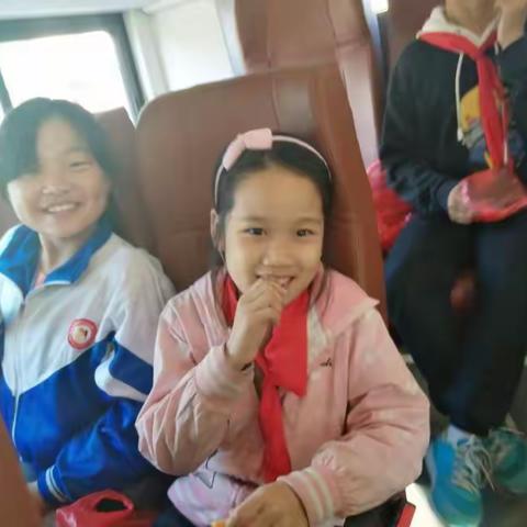 2020年秋季五三班黄金谷研学之旅