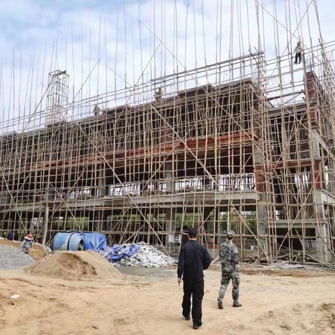 加大巡查力度，严控违法建筑