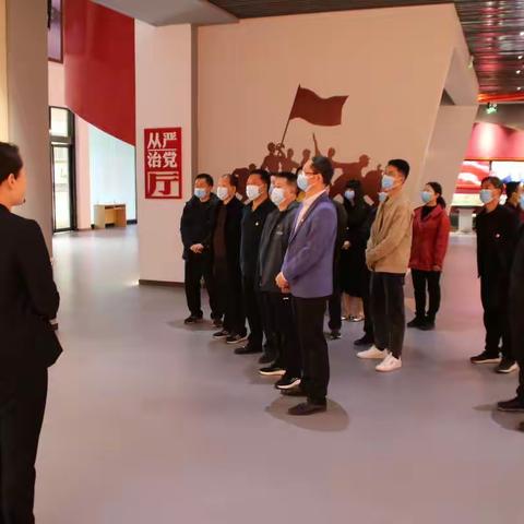 栾川县支行组织全体党员到全面从严治党宣传教育基地开展主题党日活动