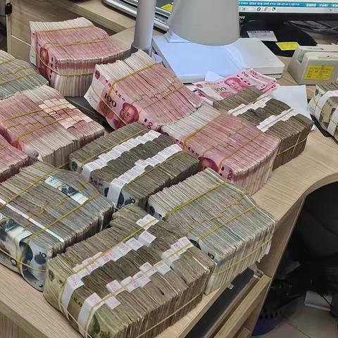 用心服务每一位客户，平湖农商银行现金兑换服务暖人心