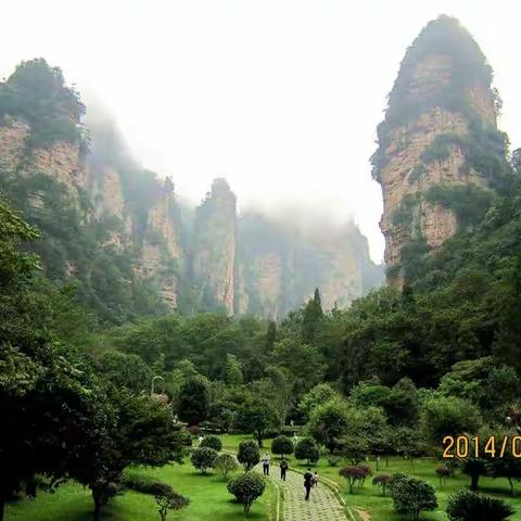 七律 桃花涧人