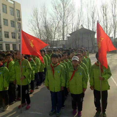 “清明祭先烈，我心敬英魂”————坊子区南流小学走进庄龙甲烈士纪念园