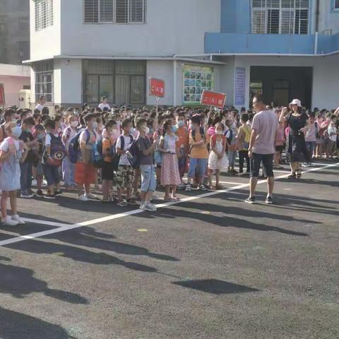 新学期，新起点，我们砥砺前行——襄阳市第四十二中学1-3年级开学纪实