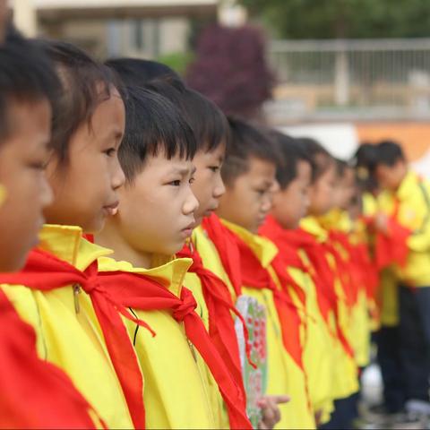 红领巾心向党，争做新时代好队员——湖南宜章湘南红军学校庆祝中国少年先锋队建队71周年暨新队员入队仪式活动